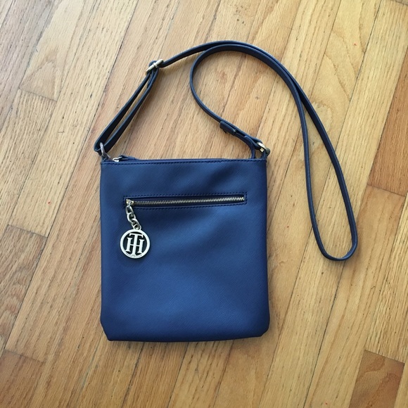 Tommy Hilfiger Handbags - Tommy Hilfiger crossbody bag